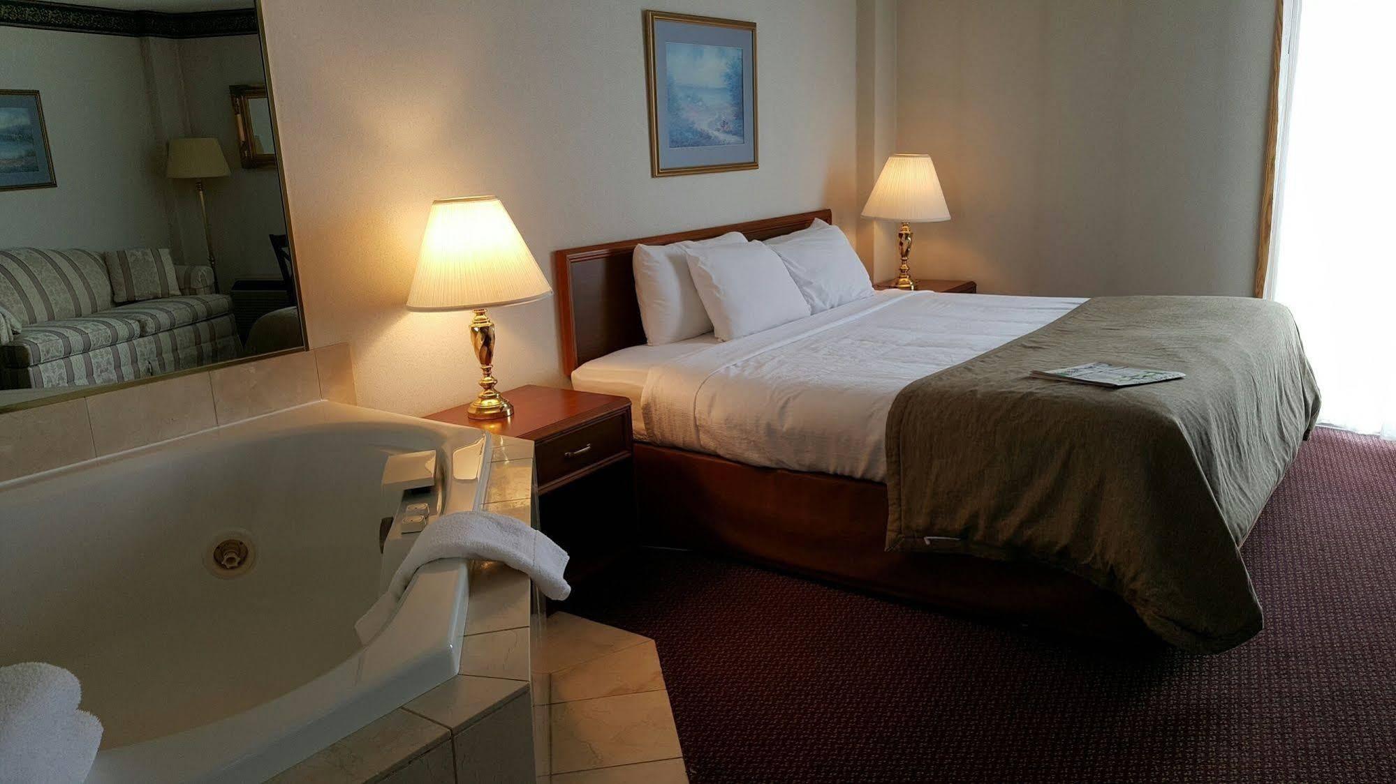 Best Western Plus Wausau Tower Inn Екстериор снимка
